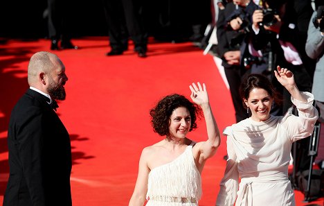 Arrival at the Opening Ceremony of the Karlovy Vary International Film Festival on June 30, 2017 - Martha Issová, Klára Issová - Z akcí