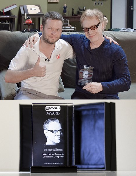 Danny Elfman receiving a CSFD.cz AWARD from Martin Pomothy in Hollywood, Los Angeles on April 2017 - Martin Pomothy, Danny Elfman - Z akcí