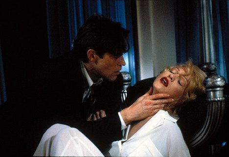 Willem Dafoe, Madonna - Tělo jako důkaz - Z filmu