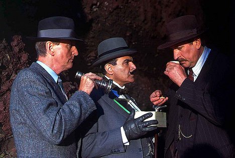 Hugh Fraser, David Suchet, Philip Jackson - Agatha Christie's Poirot - Zlo pod sluncem - Z filmu