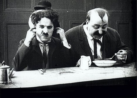 Charlie Chaplin, Mack Swain - Chaplin šťastným otcem - Z filmu