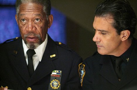 Morgan Freeman, Antonio Banderas - V zajatí kódu - Z filmu