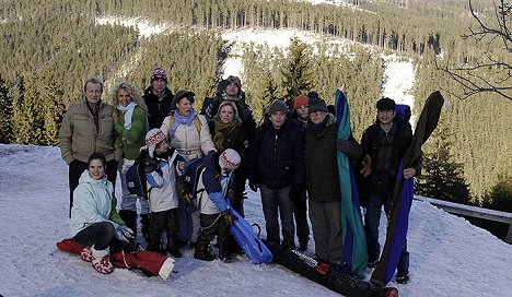 Radoslav Brzobohatý, Juliana Johanidesová, Eva Jeníčková, Jan Antonín Duchoslav, Petra Lustigová, Jakub Prachař, Kateřina Pindejová, Michal Suchánek, Jana Štěpánová, Václav Kopta, Petr Franěk - Sněženky a machři po 25 letech - Z filmu