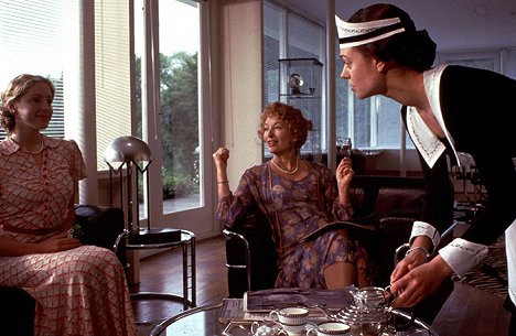 Flora Montgomery, Vivien Heilbron, Daisy Beaumont - Agatha Christie's Poirot - Vražda Rogera Ackroyda - Z filmu