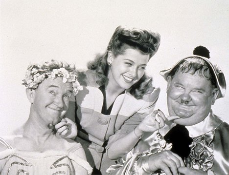 Stan Laurel, Trudy Marshall, Oliver Hardy