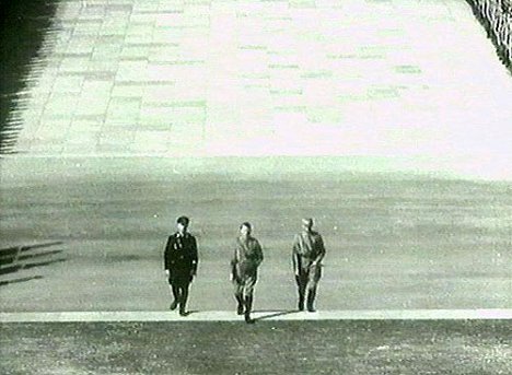 Heinrich Himmler, Adolf Hitler, Viktor Lutze - Triumf vůle - Z filmu