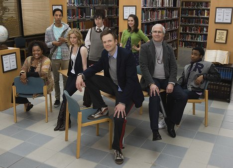 Yvette Nicole Brown, Danny Pudi, Gillian Jacobs, John Oliver, Joel McHale, Alison Brie, Chevy Chase, Donald Glover
