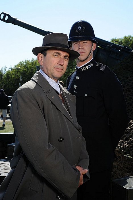 Phil Daniels, Ben Righton - Agatha Christie's Poirot - Hodiny - Promo