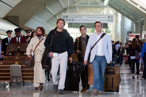 Zach Galifianakis, Bradley Cooper, Justin Bartha, Ed Helms - Pařba v Bangkoku - Z filmu