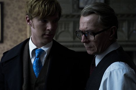 Benedict Cumberbatch, Gary Oldman - Jeden musí z kola von - Z filmu