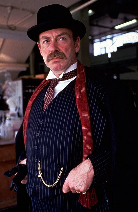 Denis Lill - Agatha Christie's Poirot - Outsider - Z filmu