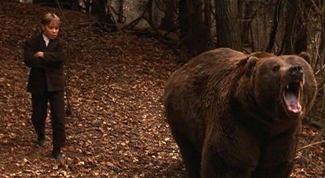Daniel Clark, medvěd Bart - Medvědí vodopády - Z filmu