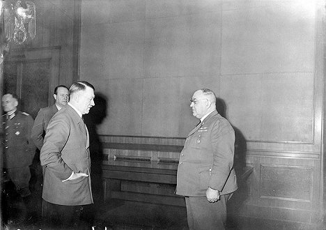 Adolf Hitler, Theodor Morell - Mocný Hitler - Z filmu