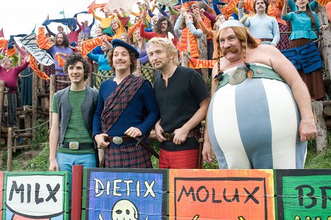 Vincent Lacoste, Guillaume Gallienne, Edouard Baer, Gérard Depardieu - Asterix a Obelix ve službách Jejího Veličenstva - Z filmu