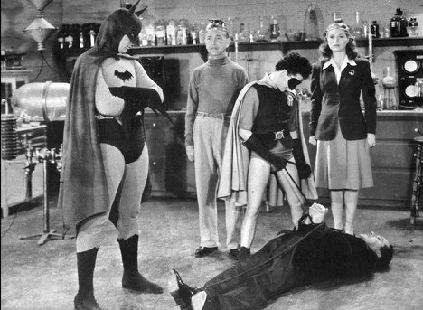 Lewis Wilson, Douglas Croft, Shirley Patterson, J. Carrol Naish - The Batman - Photos
