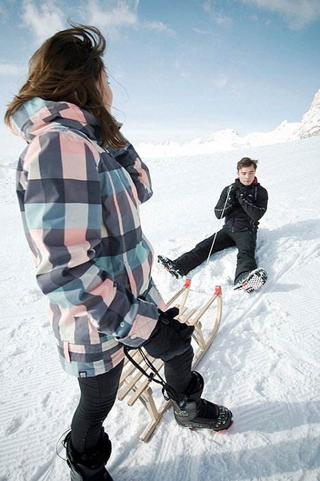 Felicity Jones, Ed Westwick - Popoluška na snowboarde - Z filmu