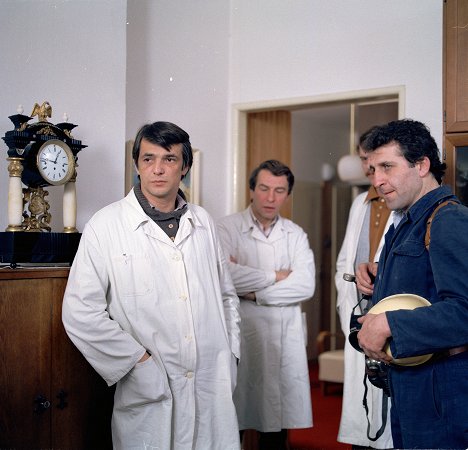 Jiří Bartoška, František Němec, Ladislav Lahoda - Sanitka - Epizoda 10 - Z filmu