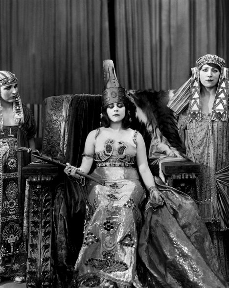 Theda Bara - Cleopatra - Z filmu