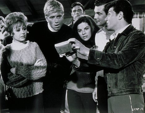 Deborah Walley, Aron Kincaid, Michael Nader, Dwayne Hickman, Frankie Avalon - Párty na lyžích - Z filmu