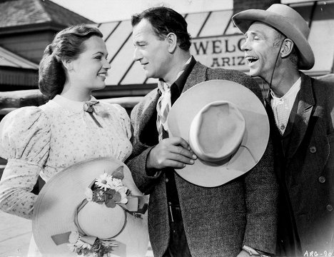 Dorothy Ford, John Wayne, Hank Worden - Tři kmotři - Z filmu