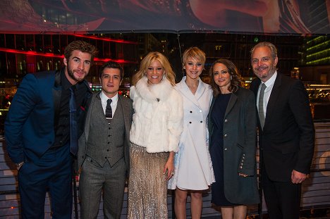 Liam Hemsworth, Josh Hutcherson, Elizabeth Banks, Jennifer Lawrence, Francis Lawrence - Hunger Games: Vražedná pomsta - Z akcí