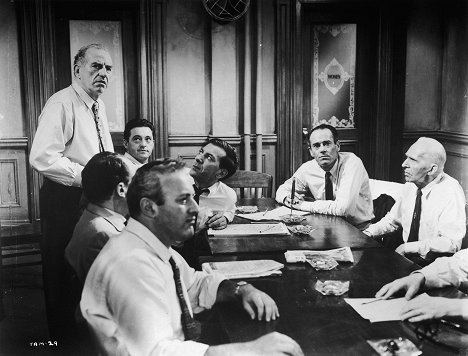 Ed Begley, Edward Binns, Lee J. Cobb, Jack Klugman, Henry Fonda, Joseph Sweeney - Dvanáct rozhněvaných mužů - Z filmu