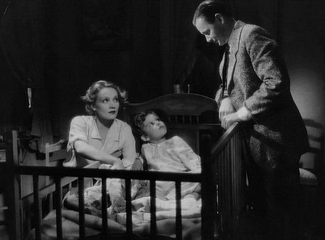 Marlene Dietrich, Dickie Moore, Herbert Marshall - Plavovlasá Venuše - Z filmu