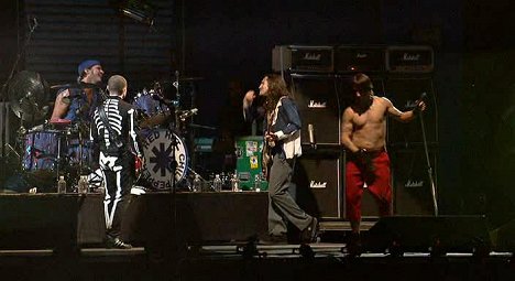 Flea, John Frusciante, Anthony Kiedis - Red Hot Chili Peppers živě v Slane Castle - Z filmu