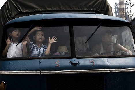 Zifeng Zhang, Jiajun Zhang, Guoqiang Zhang - Následky otřesu - Z filmu