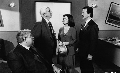 Richard Griffiths, Leslie Nielsen, Priscilla Presley, Robert Goulet