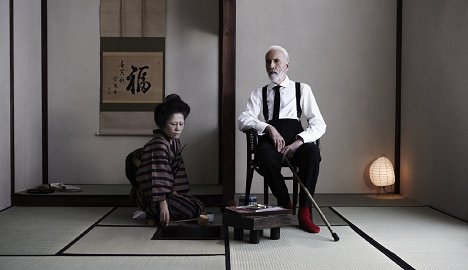 Ajako Jošida, Christopher Lee - The Girl from Nagasaki - Z filmu