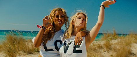 Leona Lewis, Hannah Arterton - Prázdniny - Z filmu