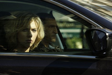 Scarlett Johansson, Amr Waked - Lucy - Z filmu