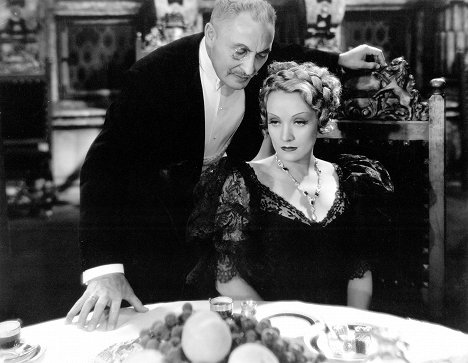 Lionel Atwill, Marlene Dietrich
