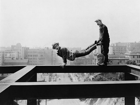Harold Lloyd, Harry 'Snub' Pollard - On a mrakodrap - Z filmu