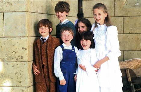 Raphaël Coleman, Elizabeth Berrington, Samuel Honywood, Jennifer Rae Daykin, Holly Gibbs, Eliza Bennett