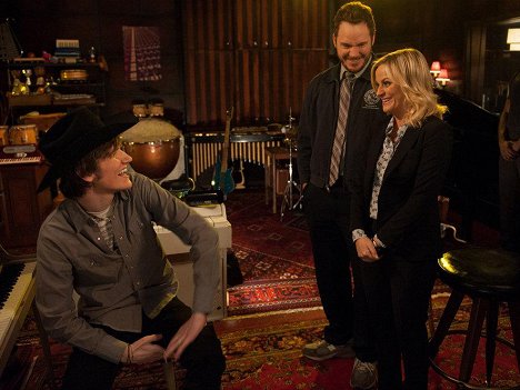 Bo Burnham, Chris Pratt, Amy Poehler - Parks and Recreation - Flu Season 2 - Photos