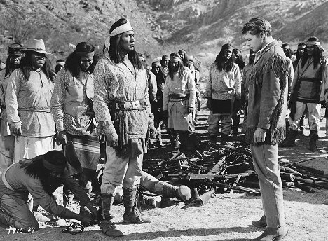 Jay Silverheels, Audie Murphy - Walk the Proud Land - Z filmu