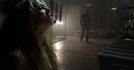 Mimi Michaels - Vrah s chromovou maskou - Z filmu