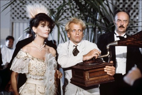 Claudia Cardinale, Klaus Kinski, Peter Berling