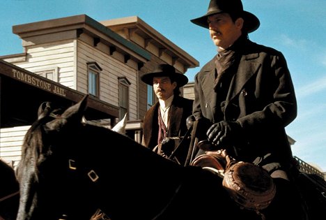 Dennis Quaid, Kevin Costner - Wyatt Earp - Z filmu