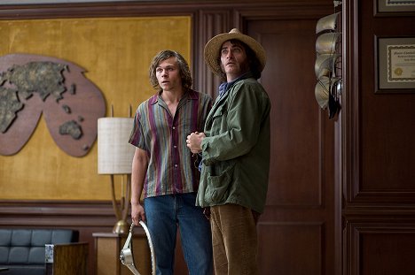 Jordan Christian Hearn, Joaquin Phoenix - Inherent Vice - Z filmu