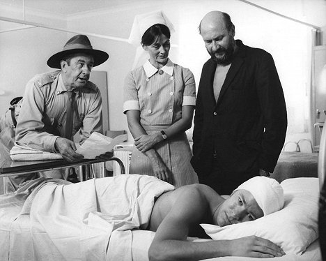 Chips Rafferty, Sylvia Kay, Donald Pleasence, Gary Bond