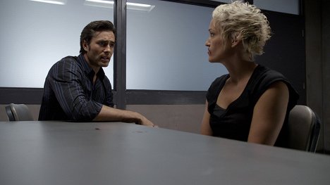 Victor Webster, Luvia Petersen - Continuum - Second Wave - Z filmu