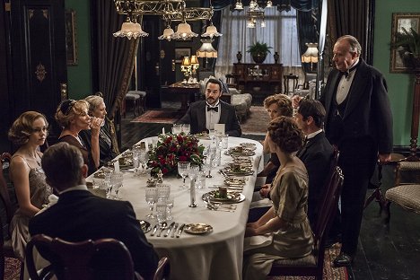 Hannah Tointon, Zoë Wanamaker, Kika Markham, Jeremy Piven, Kara Tointon, Malcolm Rennie - Pan Selfridge - Epizoda 6 - Z filmu