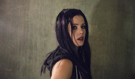 Emily Bett Rickards - Arrow - The Secret Origin of Felicity Smoak - Z filmu