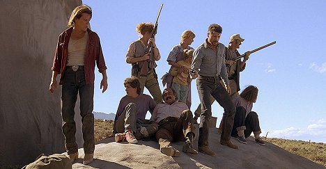 Kevin Bacon, Robert Jayne, Tony Genaro, Charlotte Stewart, Fred Ward, Michael Gross