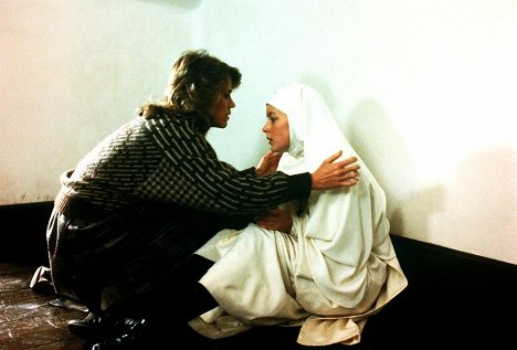 Jane Fonda, Meg Tilly - Anežka boží - Z filmu