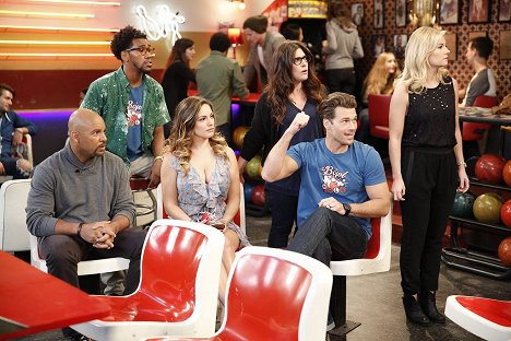 Chris Williams, Brandon Mychal Smith, Kelly Brook, Rebecca Corry, Nick Zano, Elisha Cuthbert