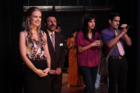 Pippa Black, Rizwan Manji, Rebecca Hazlewood, Sacha Dhawan - Haló, tady Indie - A Sitar Is Born - Z filmu